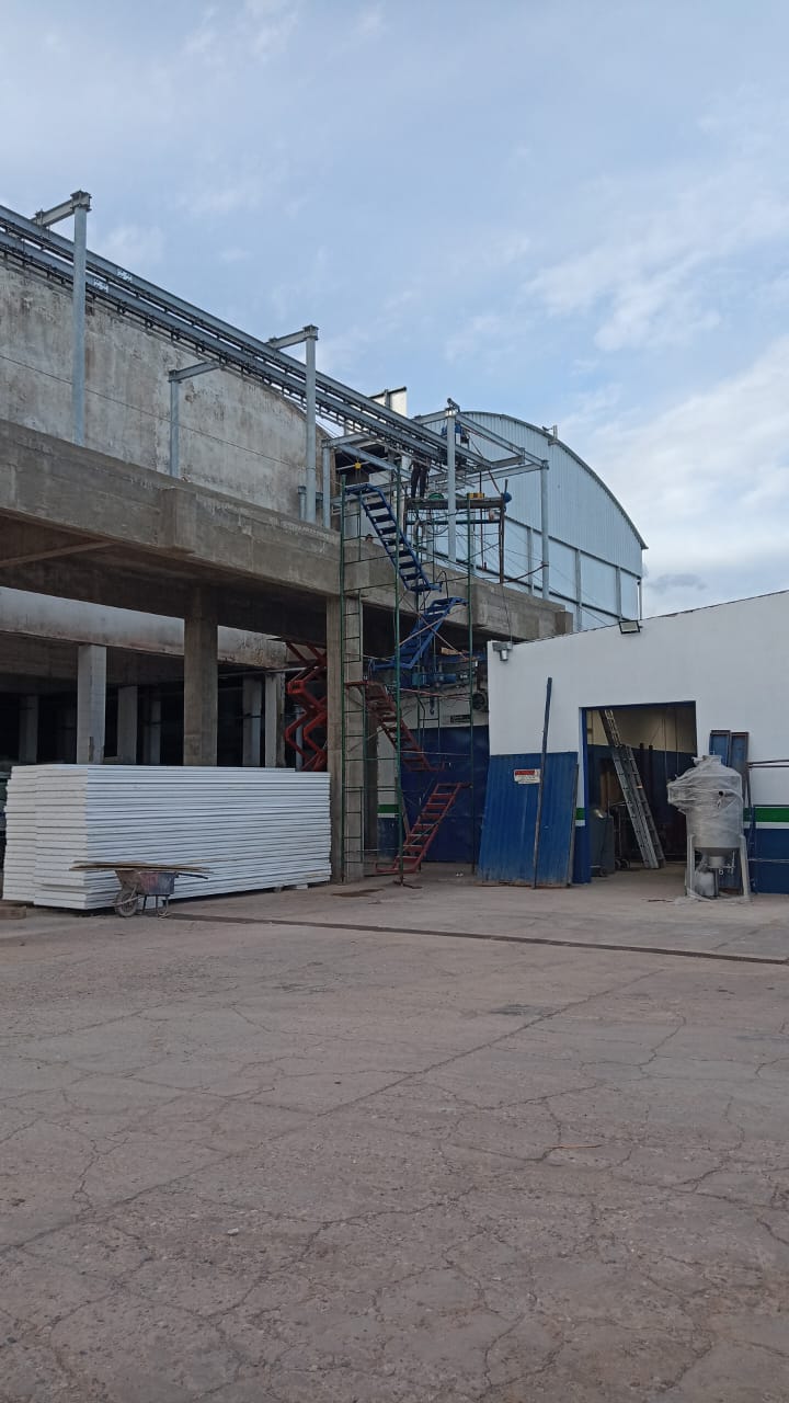 Acceso en altura sobre planta